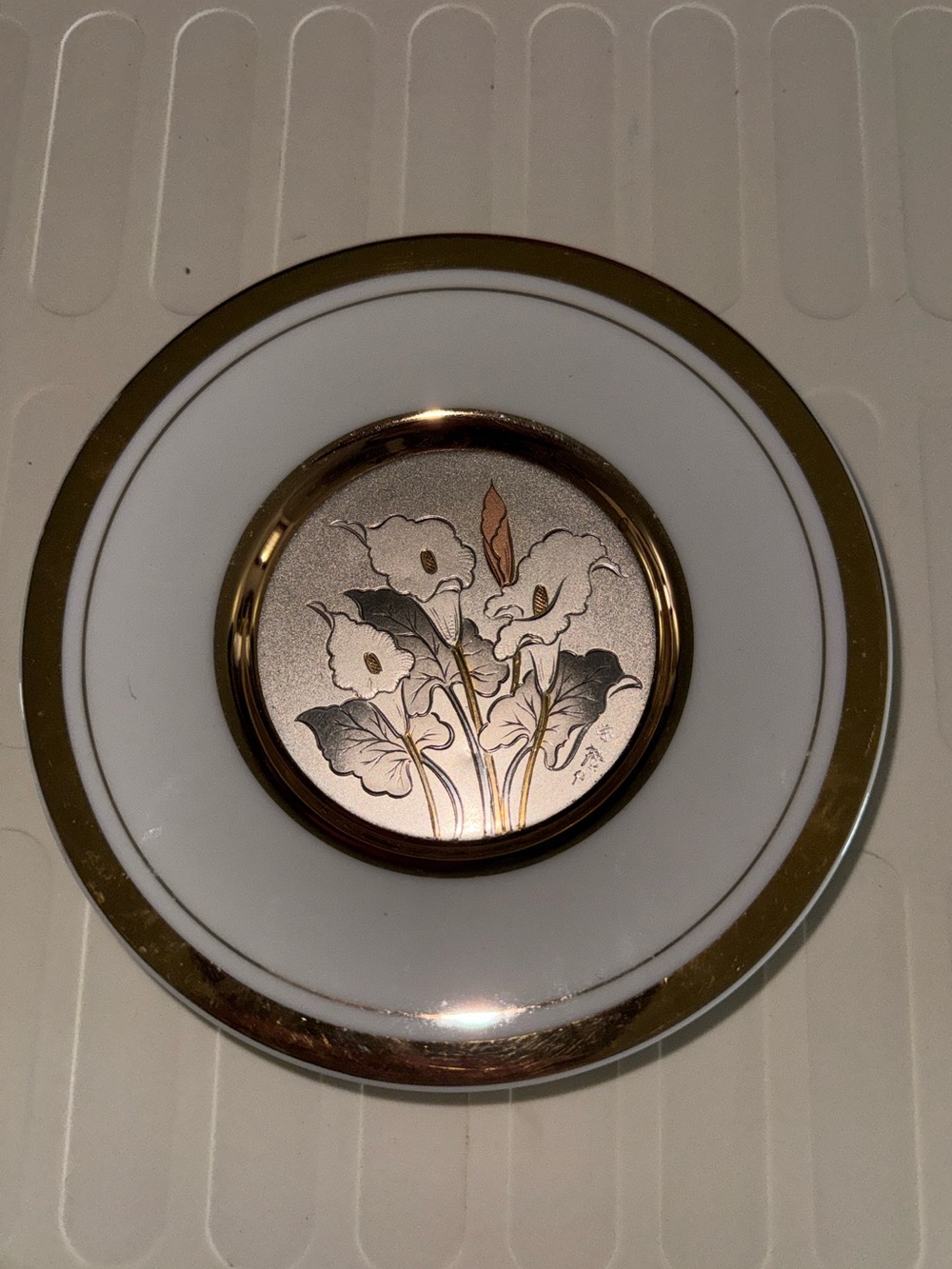 Art of Chokin Floral Gold Trim porcelain Wall Plate White and Gold